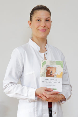 Vittoria Novello con il libro del Protocollo